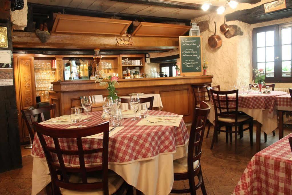 אגויסהיים Auberge Des Trois Chateaux מראה חיצוני תמונה